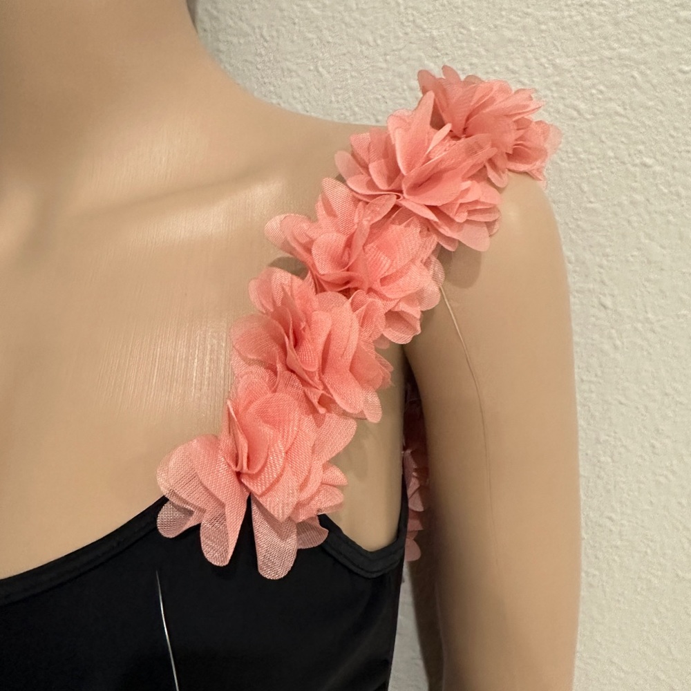 GOODNIGHT MACAROONS EVE PINK FLORAL STRAPS SCOOP BACK SWIMSUIT IN BLACK. NWT - Picture 3 of 4
